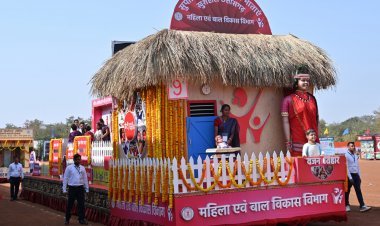रायपुर : गणतंत्र दिवस समारोह में आकर्षक झांकियों ने बिखेरी छटा