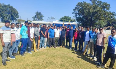 गणतंत्र दिवस पर प्रशासन और पत्रकार, जनपद के बीच सद्भावना मैच खेला गया