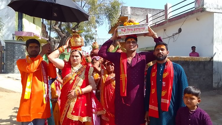 संगीतमय श्री शिवपुराण कथा का शुभारंभ कलशयात्रा के साथ हुआ ,सैकड़ों की संख्या में शामिल हुए लोग