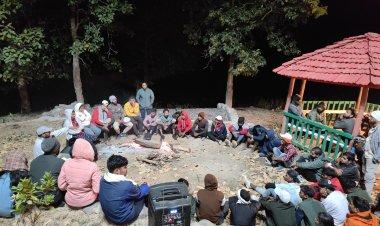 रायपुर : ठाड़पथरा में पर्यटन को बढ़ावा देने विविध गतिविधियों का आयोजन "ठाड़पथरा में  पर्यटकों और विद्यार्थियों ने जंगल ट्रैकिंग, बोटिंग का लिया आनंद