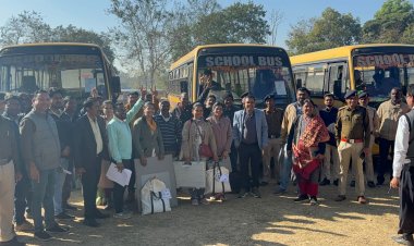 जशपुर:नगरीय निकाय निर्वाचन हेतु जिले के 84 मतदान केंद्रों के मतदान दल हुए रवाना "11 फरवरी को प्रातः 08 से संध्या 05 बजे तक होगा मतदान