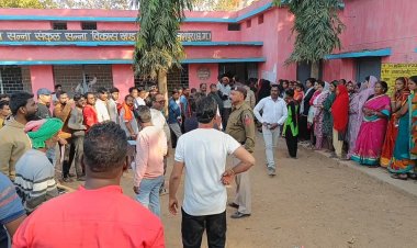 Sanna Breaking: मतदान के बाद अधिकारियों के शरण में पहुंचने लगे प्रत्याशी, यहां भी पुनः मतदान कराने की मांग" बीच में खत्म हुआ बैलेट पेपर ? तहसील पहुंचा मामला .... पढ़िए पूरी खबर 
