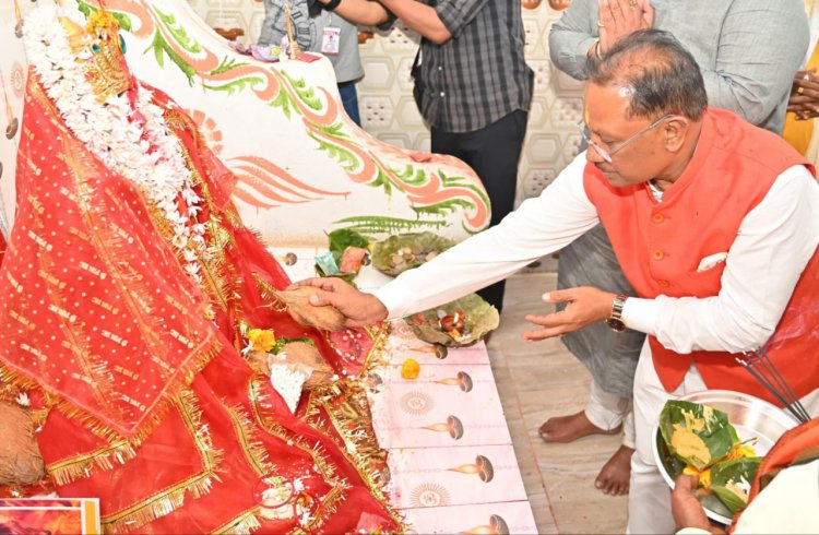 रायपुर: बसंत पंचमी पर मुख्यमंत्री ने पूजा अर्चना कर प्रदेश की खुशहाली की कामना की