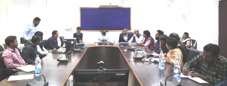 जशपुर: नगरीय निकायों के निर्वाचन प्रेक्षक और कलेक्टर की उपस्थिति में रेण्डमाईजेशन कार्य सम्पन्न "रात्रि 10 बजे के बाद ध्वनि विस्तारक यंत्र प्रतिबंधित