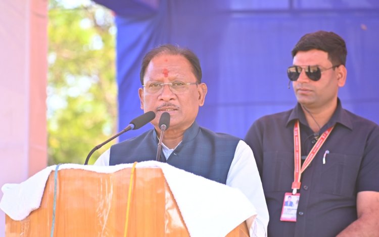 जशपुर:मुख्यमंत्री स्व.दिलीप सिंह जूदेव स्मृति में अखिल भारतीय गोल्ड कप फुटबॉल प्रतियोगिता के समापन कार्यक्रम में हुए शामिल