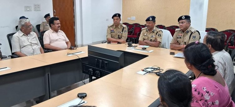 रायपुर : सिविल लाइन रायपुर में क्रिश्चियन समुदाय के साथ शांति समिति की बैठक आयोजित...