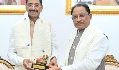 रायपुर : मुख्यमंत्री श्री विष्णु देव साय से केंद्रीय रक्षा राज्य मंत्री श्री संजय सेठ ने की सौजन्य भेंट...