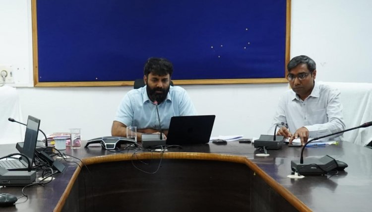 जशपुर:राजस्व न्यायालयों में लंबित प्रकरणों का करें त्वरित निराकरण - कलेक्टर ,राजस्व परामर्श केंद्रों का नियमित रूप से संचालित करने कलेक्टर ने दिए निर्देश