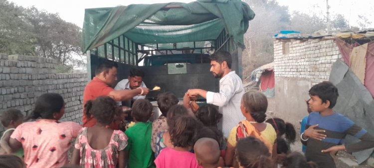 सारंगढ़  : हिन्दू जागरण मंच ने बांटे खिचड़ी का प्रसाद.....