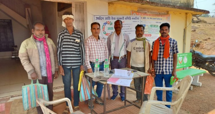 जशपुर:आदिम जाति सेवा सहकारी समितियों में क्षेत्र किसानों को जोड़ने किया गया कार्यक्रम का आयोजन, 210 नये किसानों को समितियों में नवीन सदस्य के रूप में किया गया शामिल