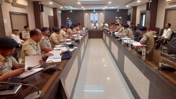 पुलिस अधीक्षक ने ली थाना चौकी प्रभारियों की बैठक, दिए आवश्यक दिशा निर्देश...