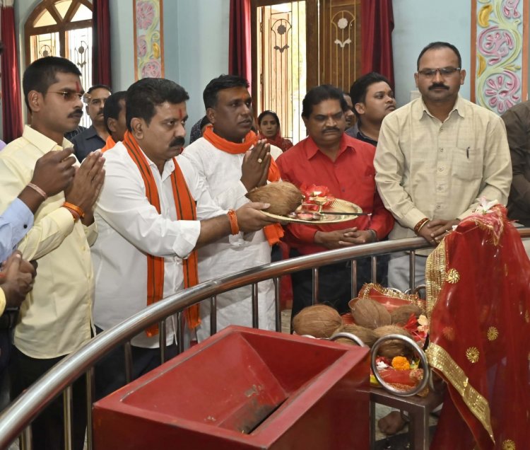 रायपुर : उपमुख्यमंत्री श्री विजय शर्मा पहुंचे कवर्धा, मंदिर दर्शन कर प्रदेश वासियों को नवरात्रि पर्व की दी शुभकामनाएं   