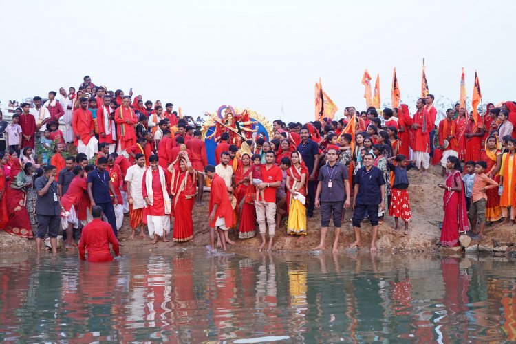 मुख्यमंत्री श्री विष्णुदेव साय के गृह निवास बगिया में चार दिवसीय रामनवमी महायज्ञ धूमधाम से हुआ समापन, माता रानी की प्रतिमा का किया गया विसर्जन......