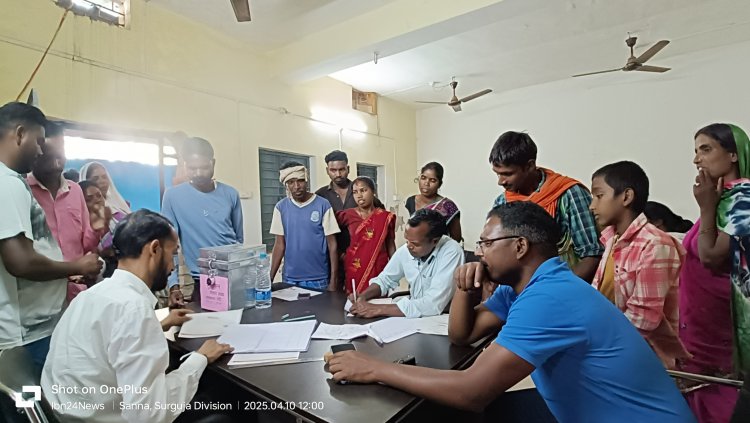 जशपुर: सन्ना में आयोजित सुशासन तिहार में लोगों का देखने को मिला उत्साह " ग्रामीण अपनी समस्याओं को डाल रहे हैं समाधान पेटी में..... पढ़िए पूरी खबर