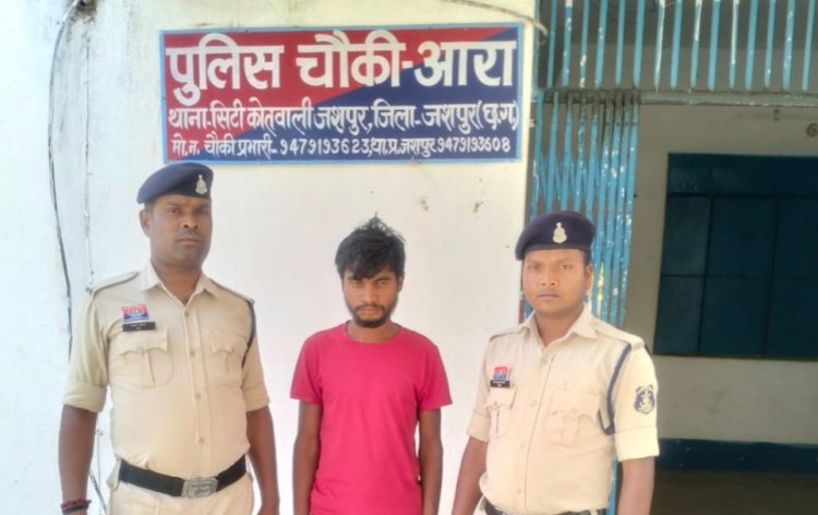 जशपुर पुलिस ने गुम बच्चियों को ढूंढ चार परिवारों के चेहरे पर लौटाई मुस्कान"ऑपरेशन मुस्कान के तहत तीन नाबालिक व एक बालिग बालिका को खोज सकुशल किया परिजनों के सुपुर्द