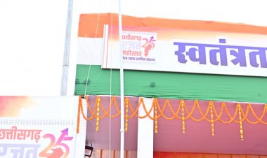 स्वास्थ्य मंत्री श्री श्याम बिहारी जायसवाल ने राष्ट्रीय ध्वज फहराया और परेड की सलामी ली
