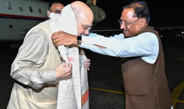 केंद्रीय गृह मंत्री श्री अमित शाह का स्वामी विवेकानंद विमानतल पर मुख्यमंत्री श्री विष्णु देव साय ने किया आत्मीय स्वागत