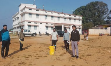 जनपद कार्यालय दुलदुला में स्वच्छता श्रमदान का हुआ आयोजन  जनप्रतिनिधियों और कर्मचारियों ने मिलकर दिया स्वच्छता का संदेश